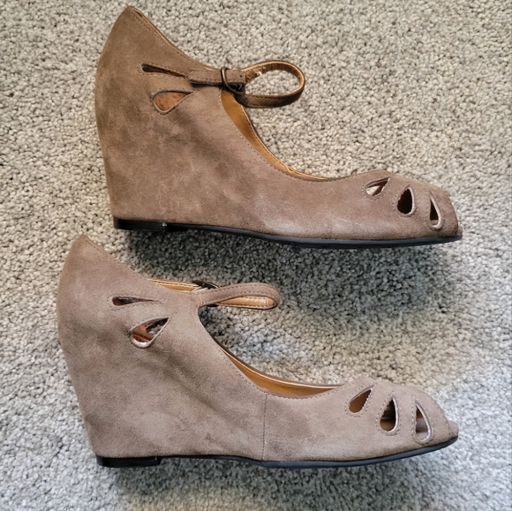 Nordstrom Halogen "Katie" Wedge Pump in Mushroom Color, Size 4M